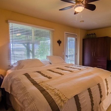 The Fraser River'S Edge B&B Lodge チリワック エクステリア 写真