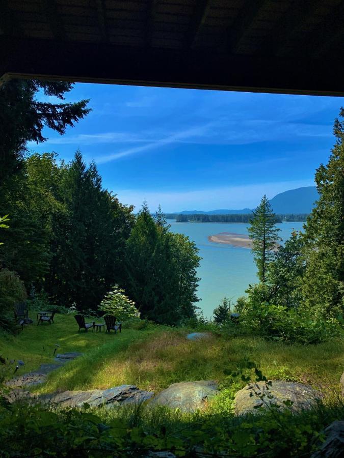 The Fraser River'S Edge B&B Lodge チリワック エクステリア 写真