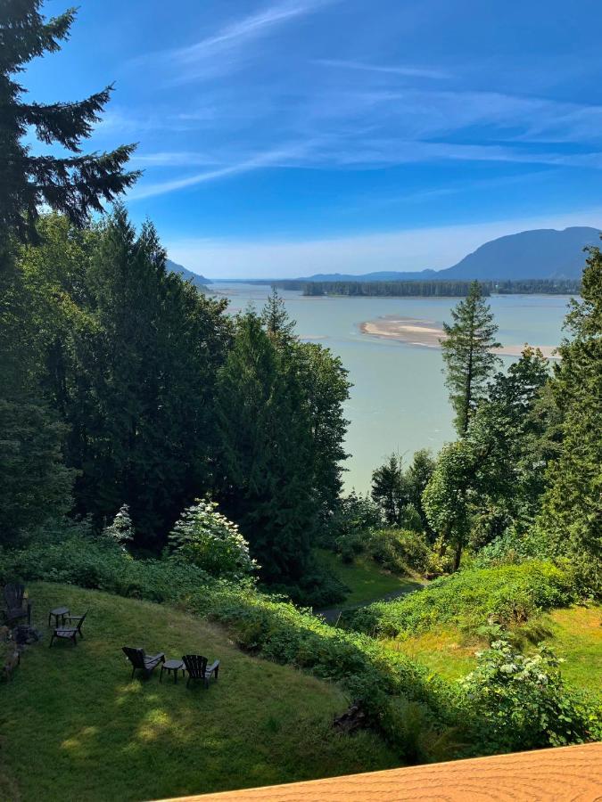 The Fraser River'S Edge B&B Lodge チリワック エクステリア 写真
