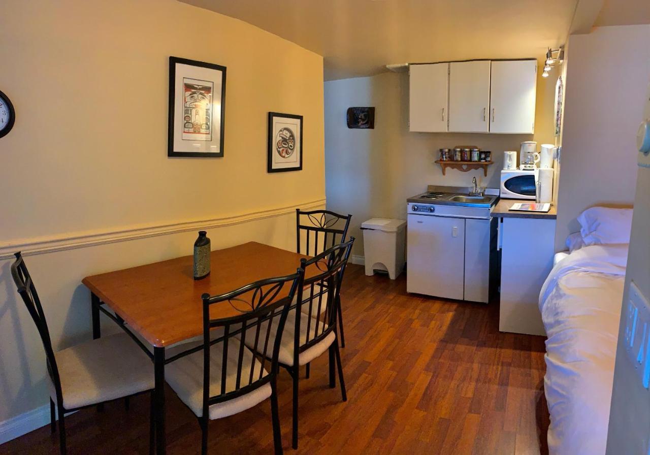 The Fraser River'S Edge B&B Lodge チリワック エクステリア 写真