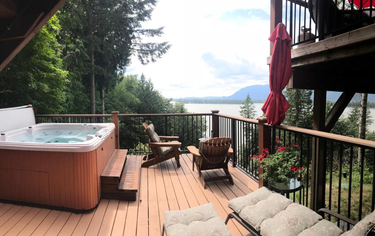 The Fraser River'S Edge B&B Lodge チリワック エクステリア 写真