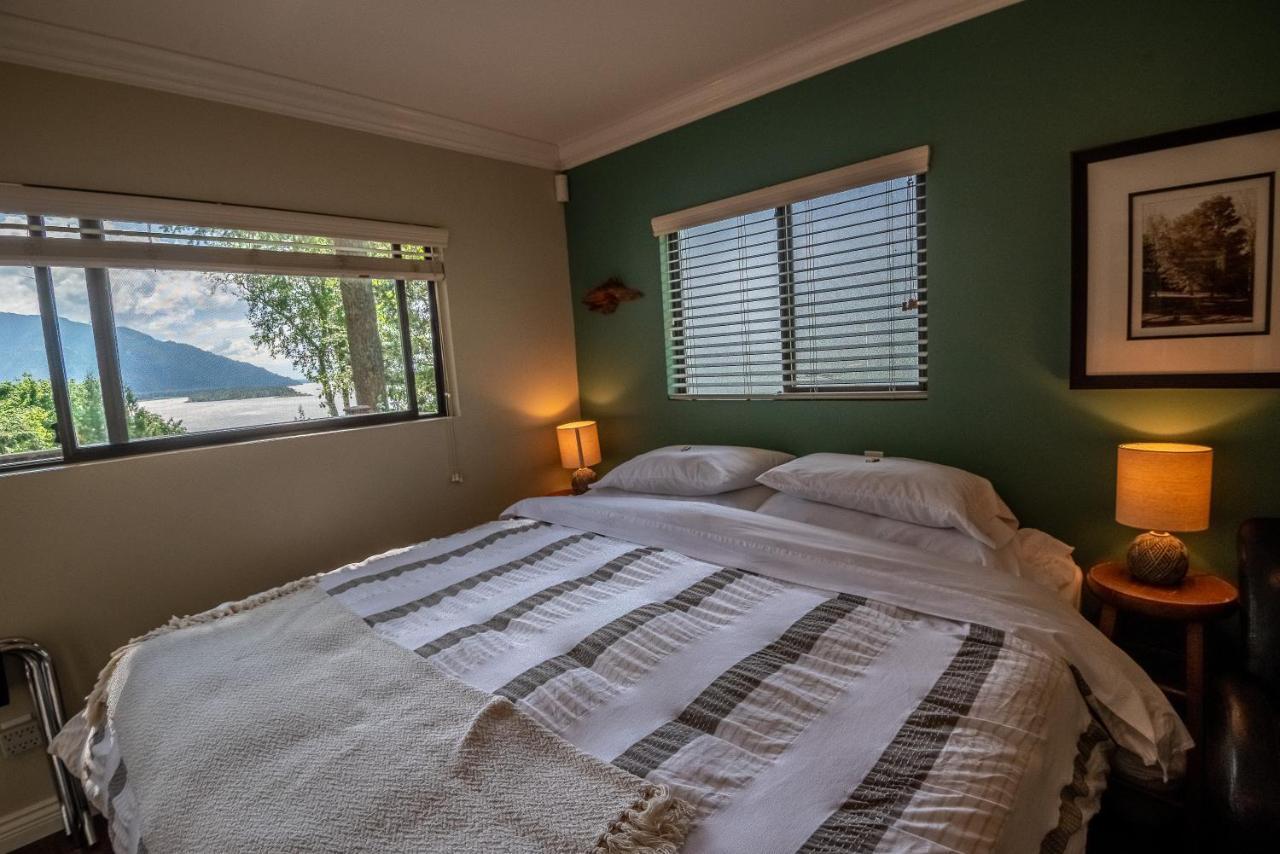 The Fraser River'S Edge B&B Lodge チリワック エクステリア 写真