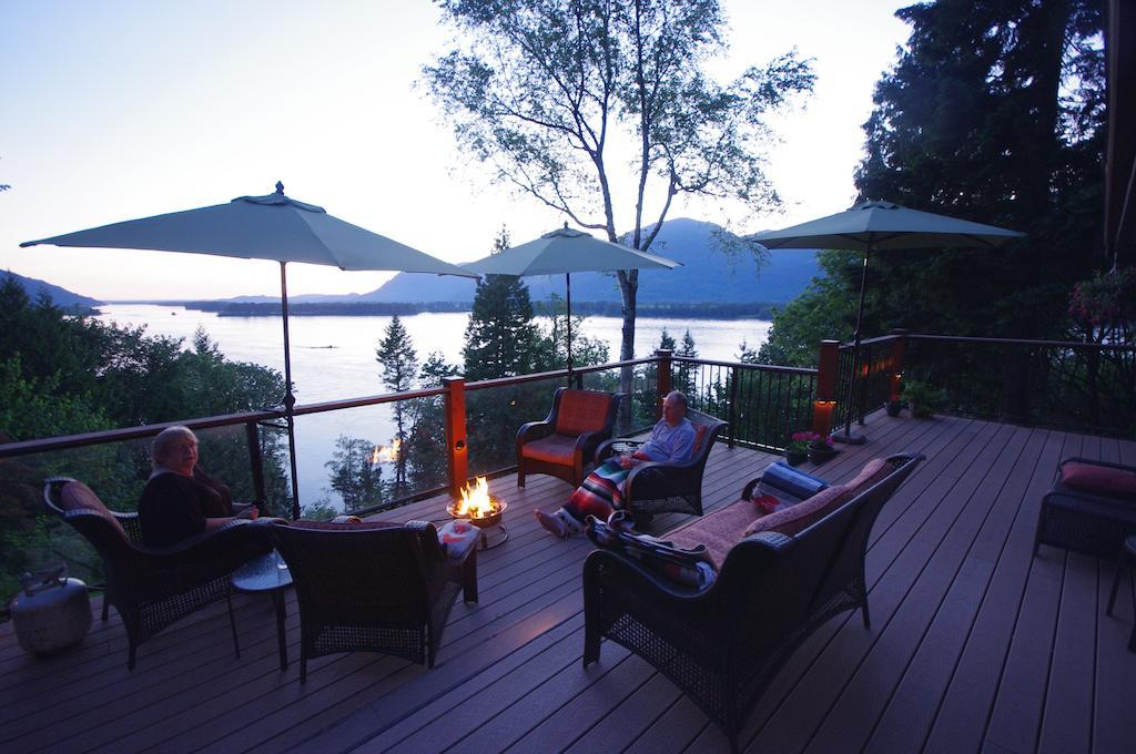 The Fraser River'S Edge B&B Lodge チリワック エクステリア 写真